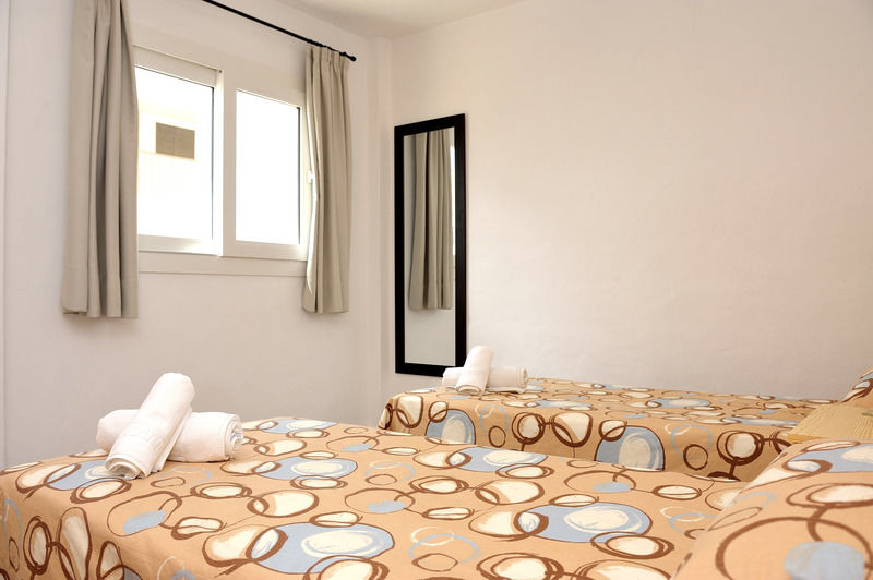 Hotel Timon 1 & 2 Es Pujols Esterno foto